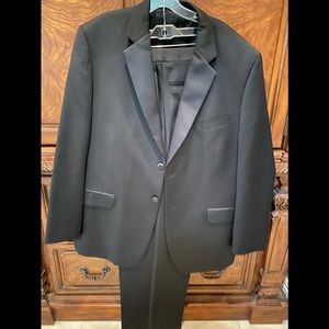 Jones New York Men’s Tuxedo